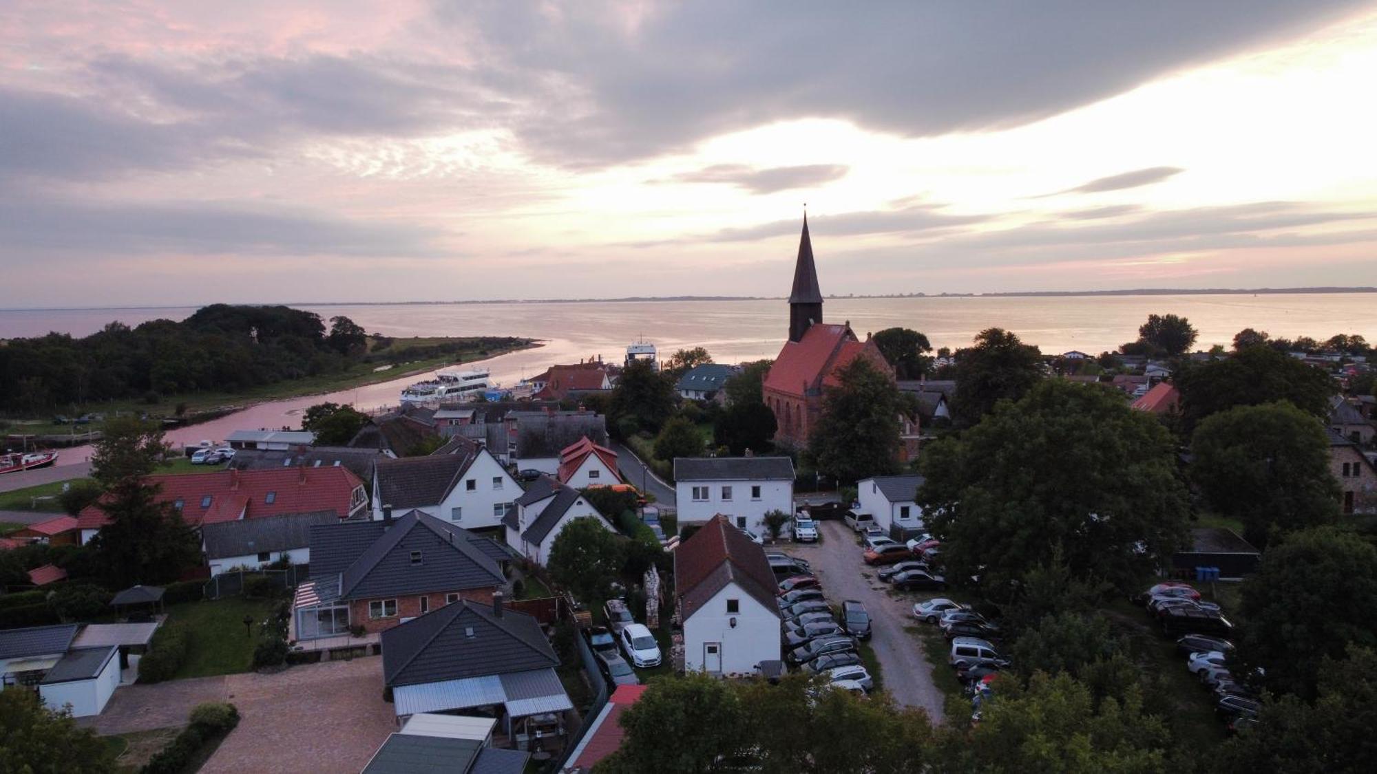 Reetferienhaus - Hafen * Schaprode